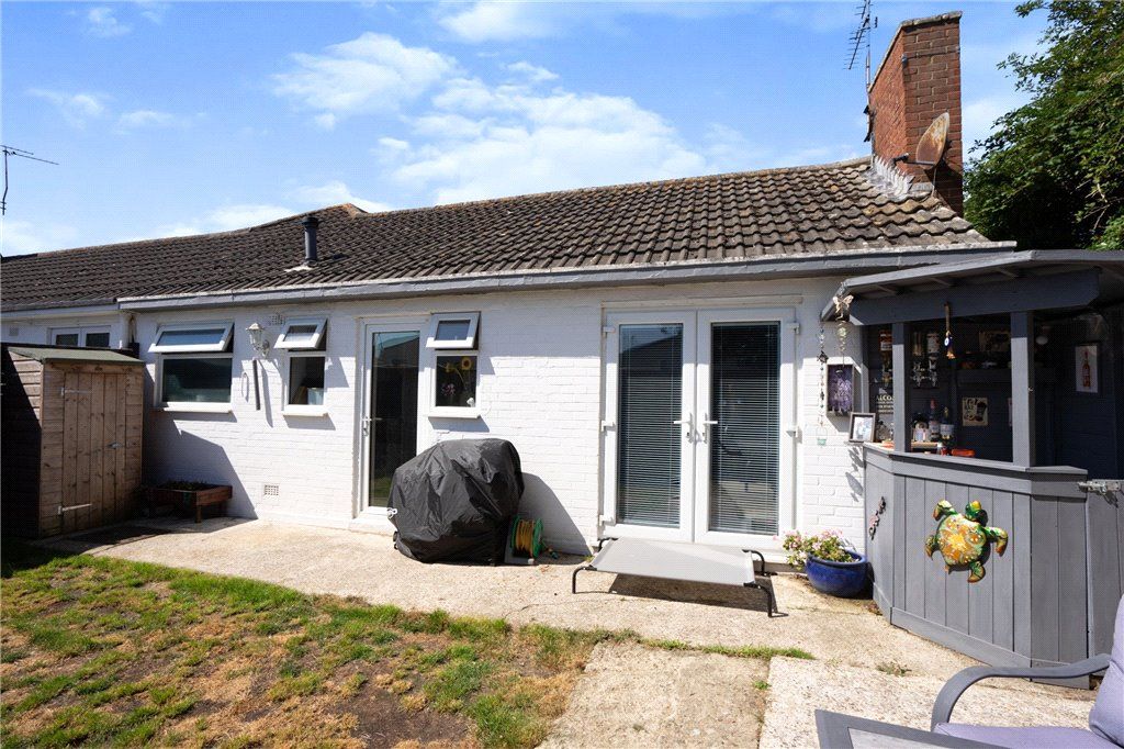 2 bed bungalow for sale in Elizabeth Close, Bognor Regis, West Sussex