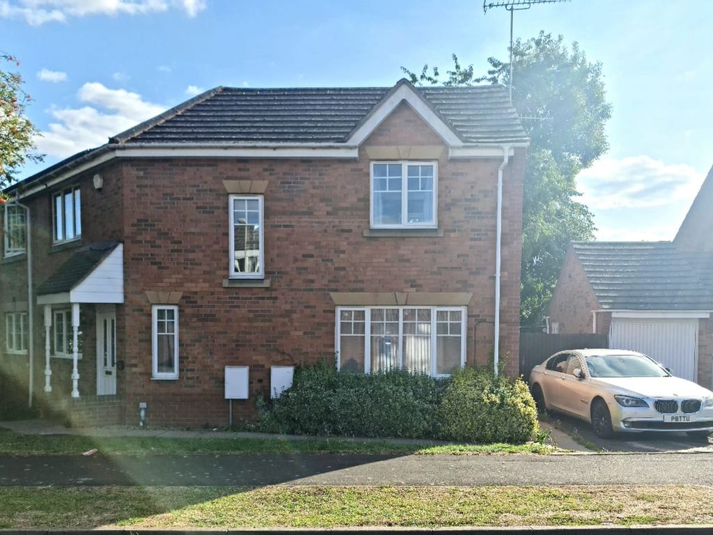 3 bed semidetached house to rent in Severn Road, Halesowen B63 Zoopla