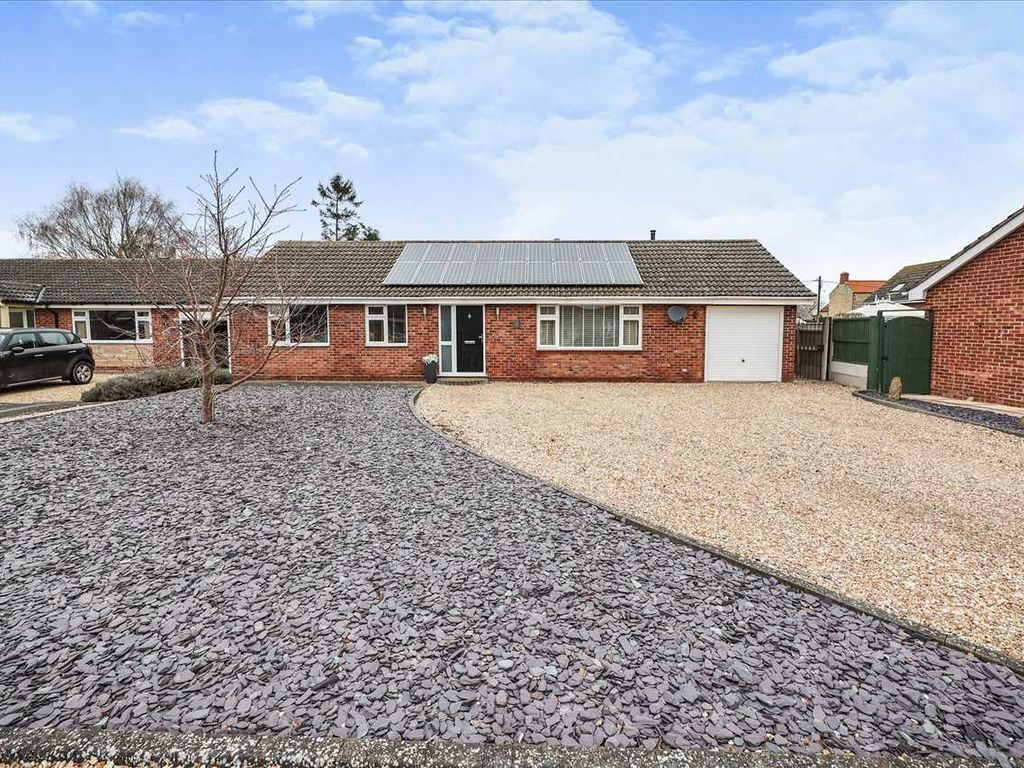 4 bed detached bungalow for sale in Musgraves Orchard, Welton, Lincoln
