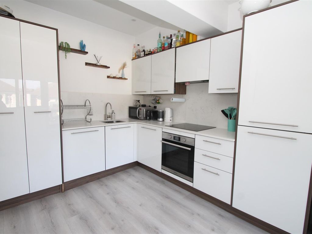 1 bed flat to rent in Arlingham House, St. Albans Road, South Mimms