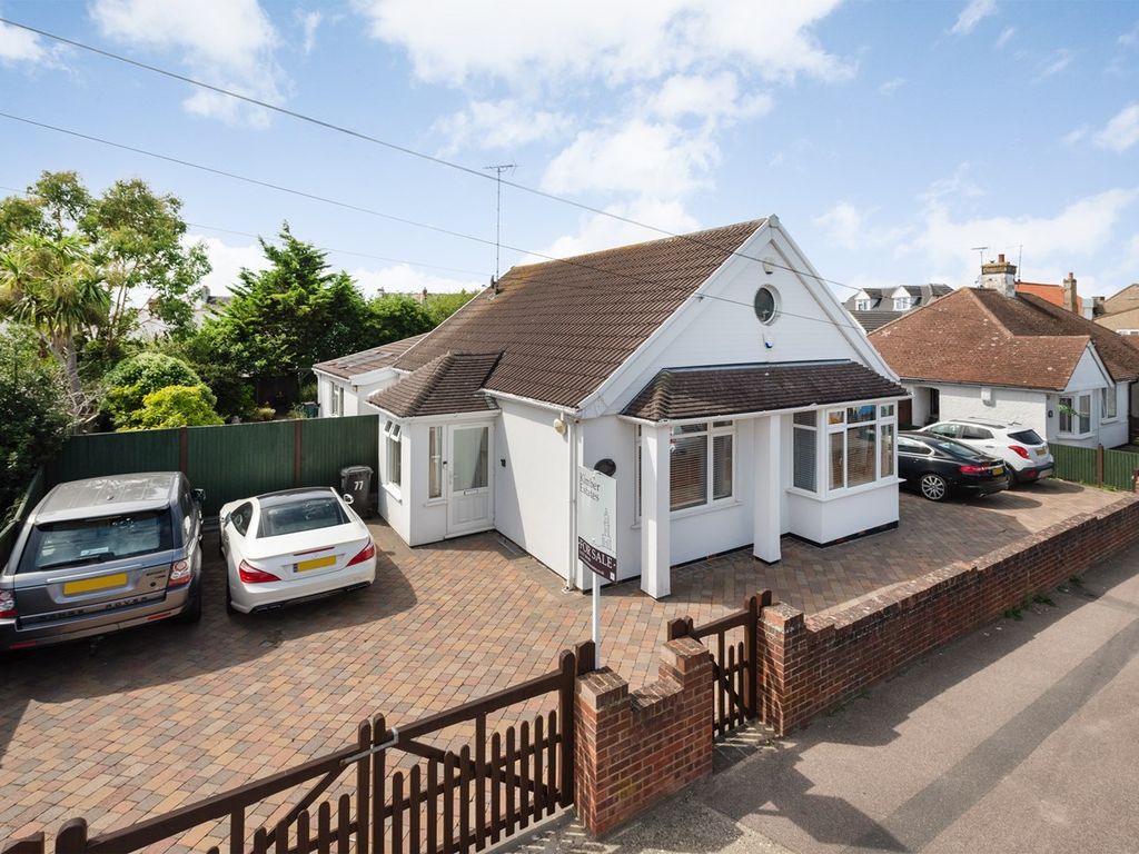 3 bed detached bungalow for sale in Fleetwood Avenue, Herne Bay CT6, £