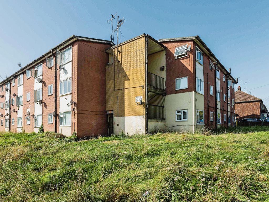 1 bed flat for sale in Dallow Road, Luton, Bedfordshire LU1, £125,000