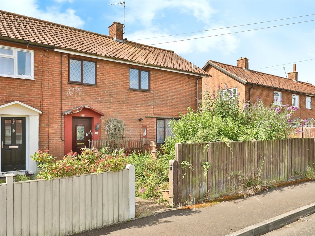3 bed semidetached house for sale in Hyde Road, Dereham NR19, £190,000