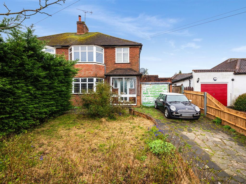 3 bed semidetached house for sale in Kingsley Avenue, Banstead SM7, £
