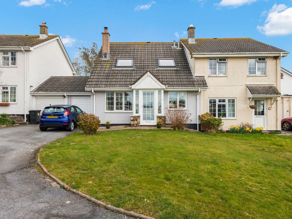 2 bed semidetached house for sale in Gratton Drive, Chillington