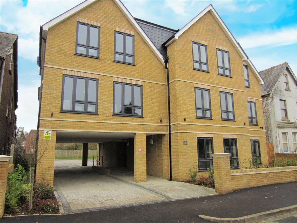 2 bed property to rent in Norfolk Road, Maidenhead SL6, £1,375 pcm Zoopla