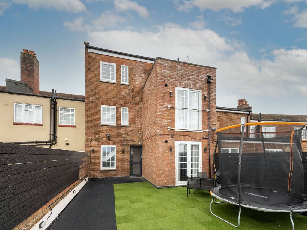 1 bed flat for sale in Burwood Close, Tolworth, Surbiton KT6 Zoopla