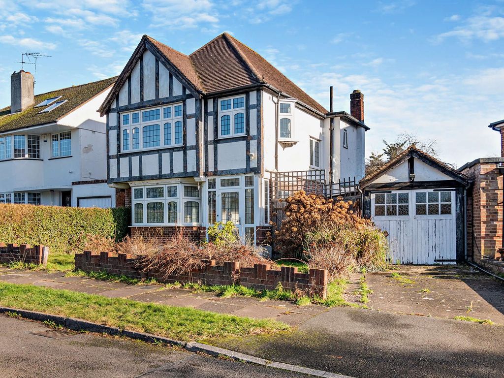 3 bed detached house for sale in Furham Feild, Hatch End, Pinner HA5, £875,000 Zoopla