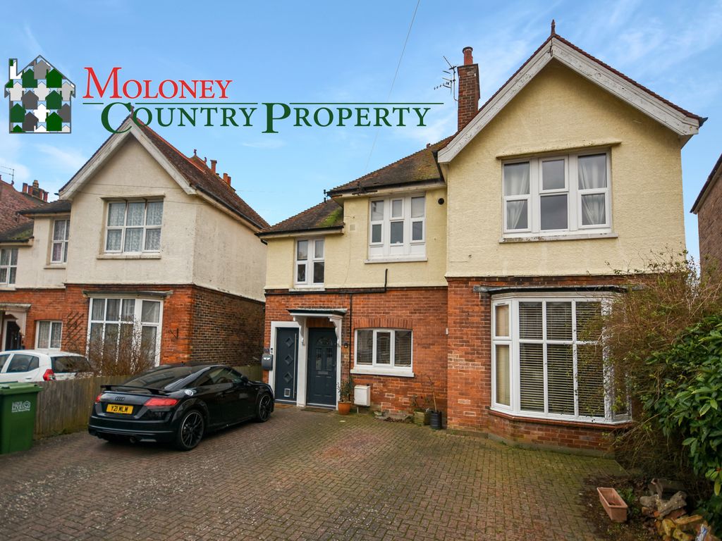 3 bed flat for sale in Woodville Road, BexhillOnSea TN39, £279,950