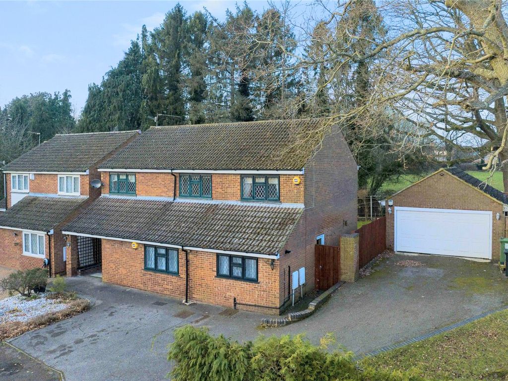 5 bed detached house to rent in Hunting Gate, Hemel Hempstead, Hertfordshire HP2 Zoopla