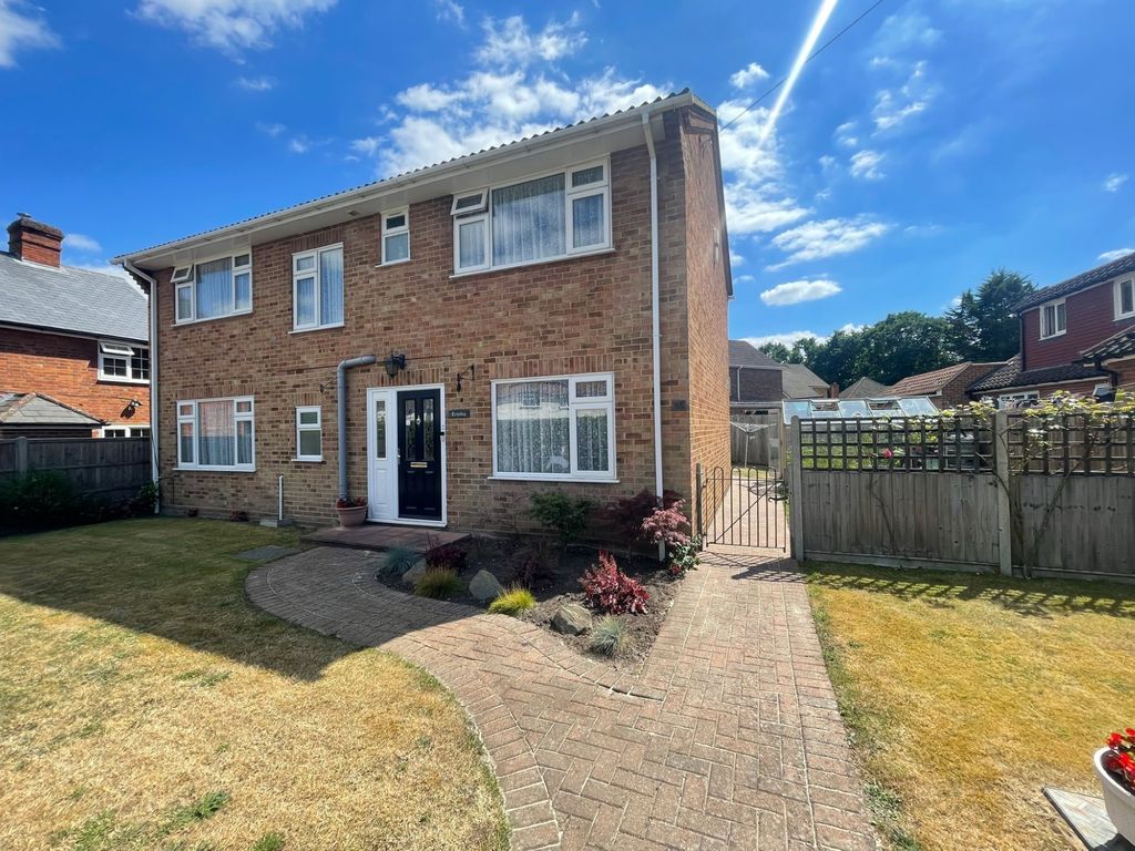 4 bed detached house for sale in Fleet Road, Farnborough GU14 Zoopla