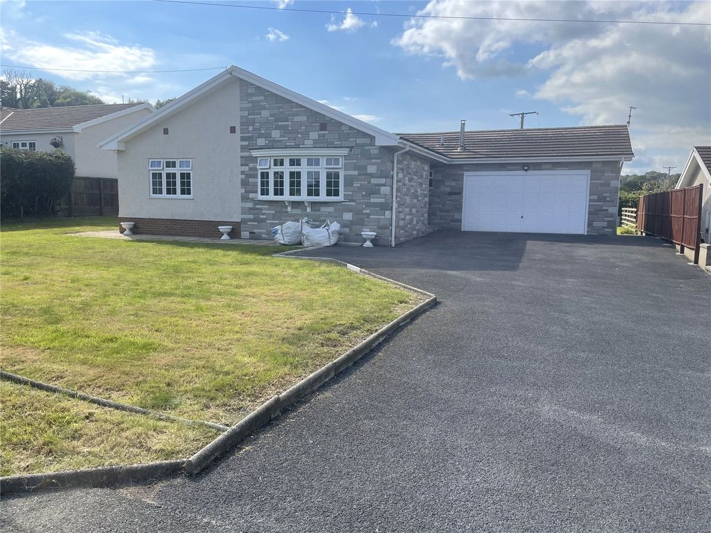 3 bed bungalow for sale in Llanpumsaint, Carmarthen, Carmarthenshire