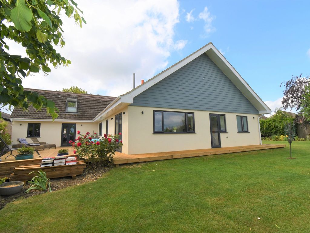 5 bed detached house for sale in Church Street, Woodhurst, Huntingdon