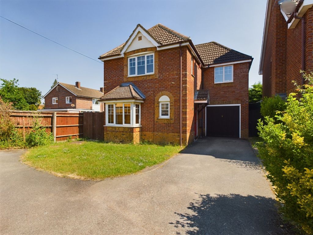 4 bed detached house for sale in Whitehead Way, Aylesbury