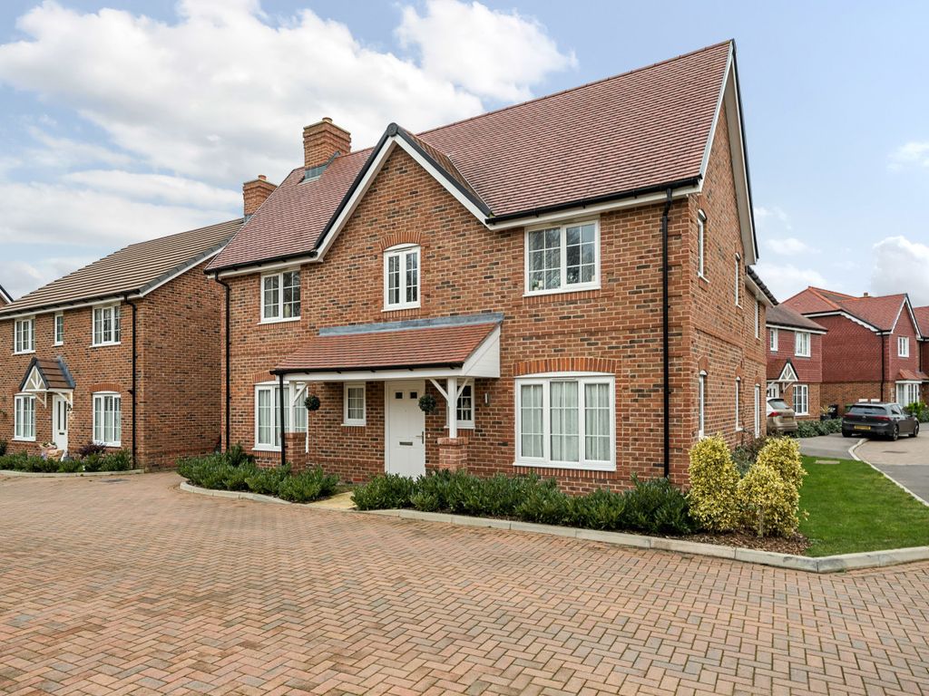 4 bed detached house for sale in Keepsake Gardens, Bramley, Tadley