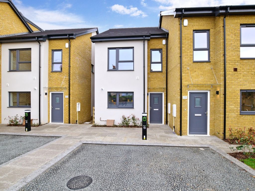 3 bed semidetached house to rent in Main Road, Sutton At Hone