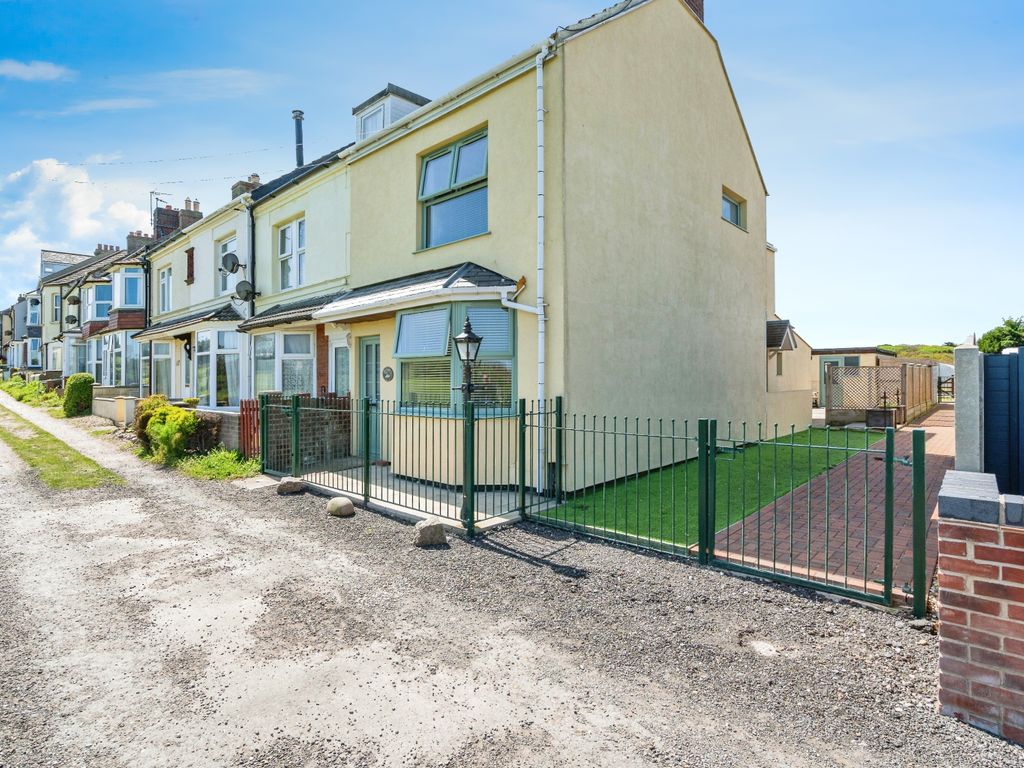 2 bed end terrace house for sale in Wyndham Park, East Runton, Cromer