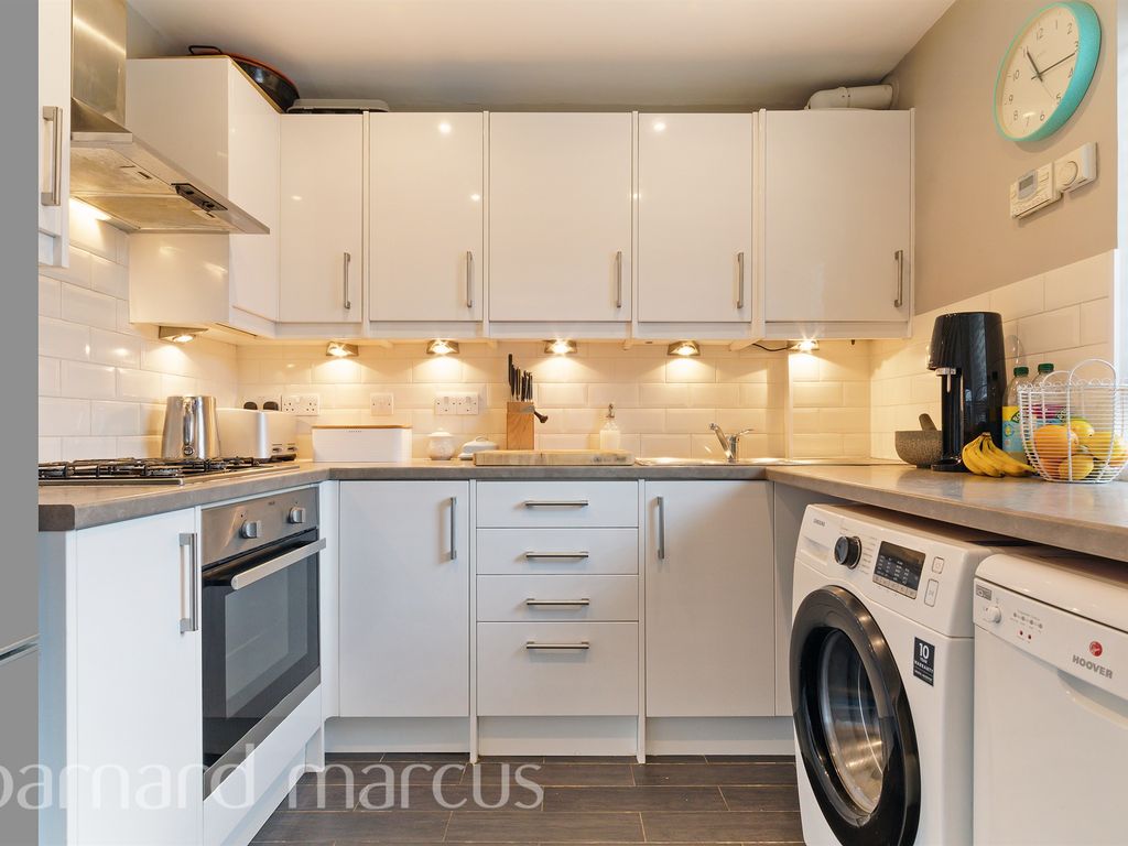 2 bed flat for sale in Latchmere Road, London SW11, £500,000 Zoopla