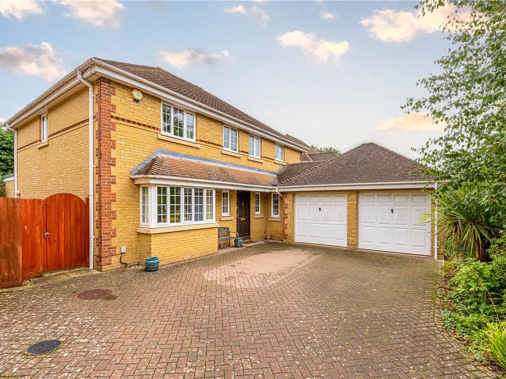 5 bed detached house for sale in Kensington Close, St. Albans