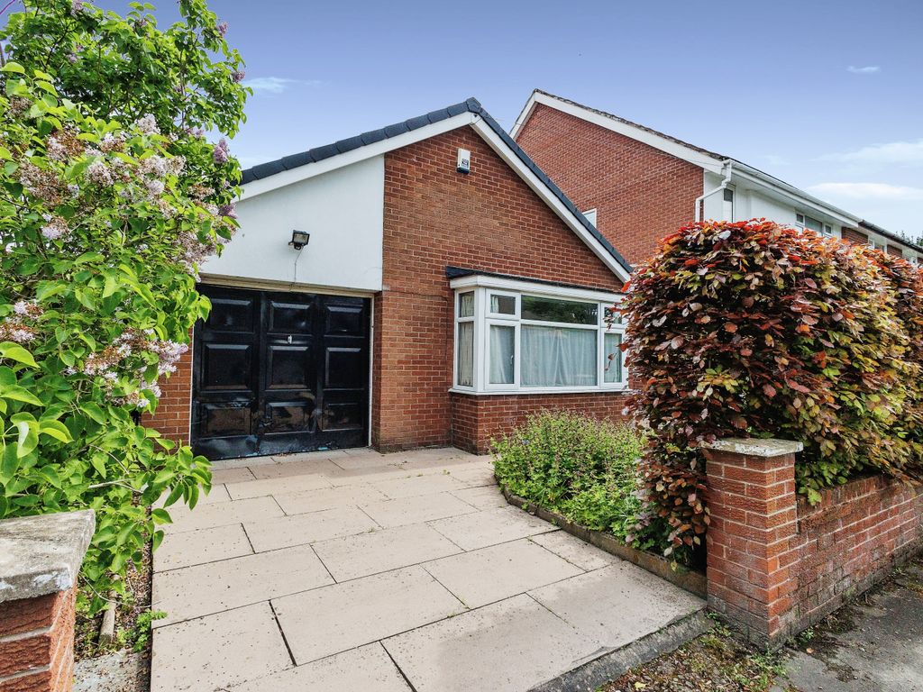 2 bed bungalow for sale in Essex Avenue, Didsbury, Manchester, Greater