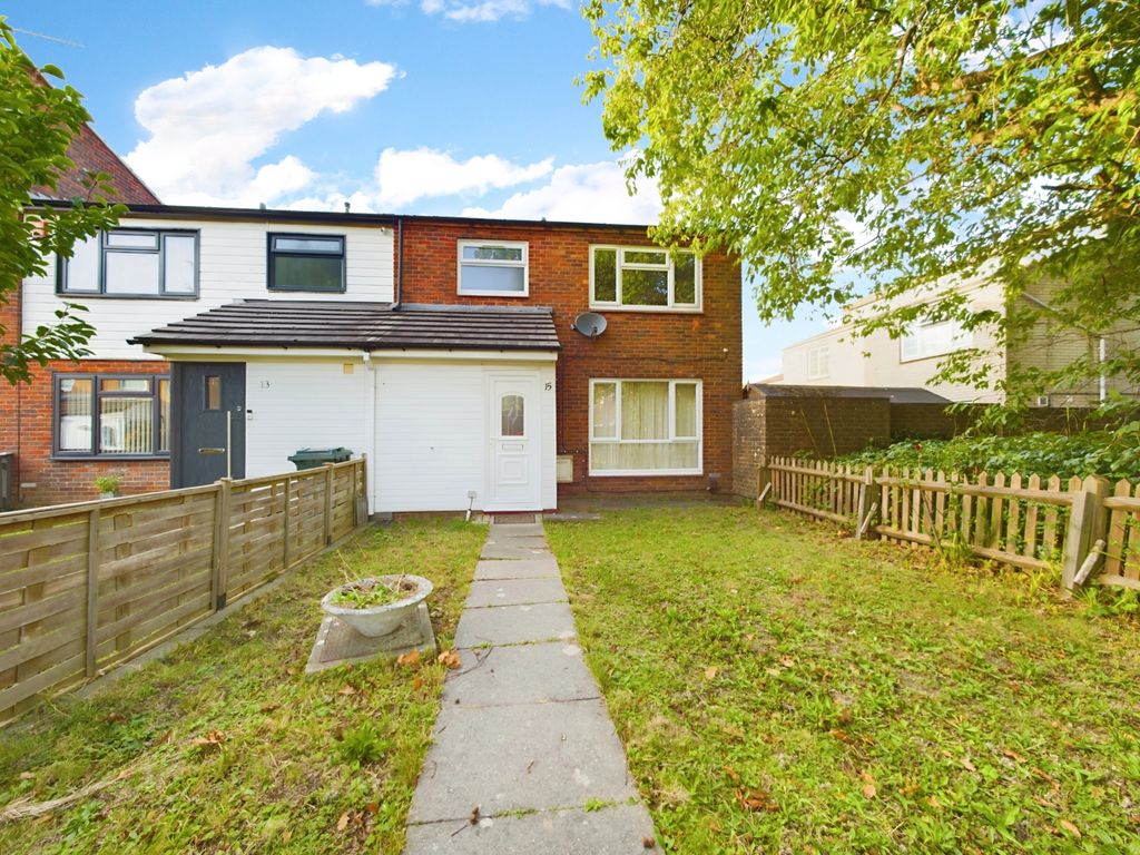 3 bed end terrace house for sale in Tiree Path, Crawley RH11, £375,000