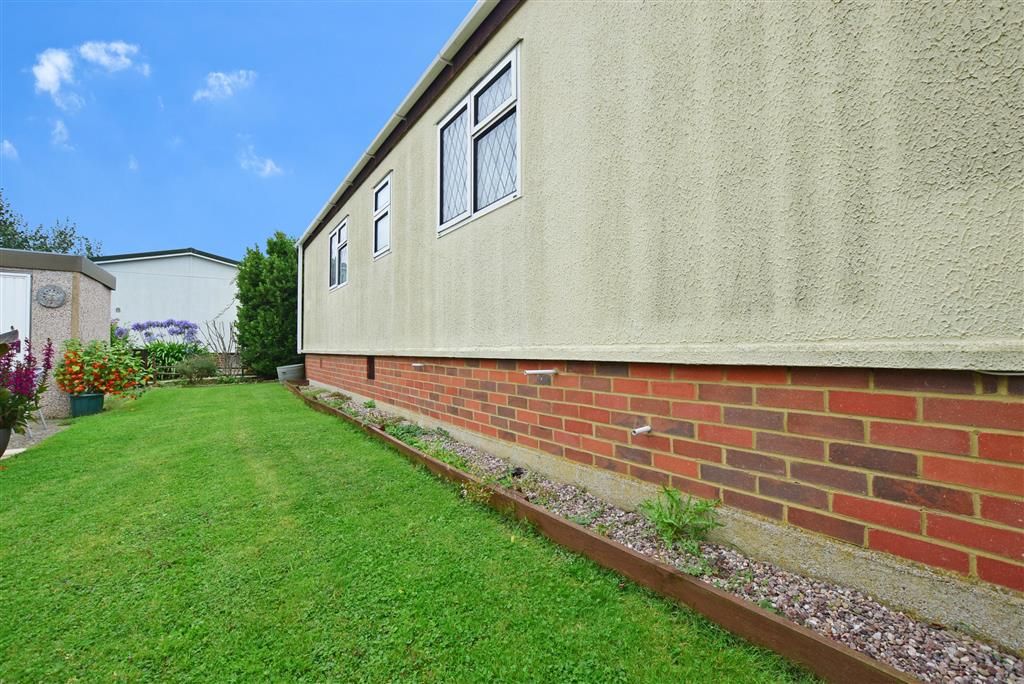 2 bed mobile/park home for sale in Seasalter Lane, Seasalter, Whitstable, Kent CT5 Zoopla