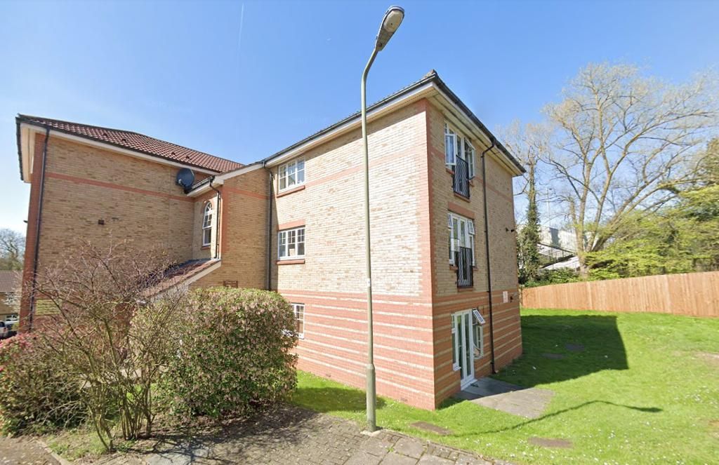 2 bed flat to rent in Aster Court, Firethorn Close, Edgware, Middlesex