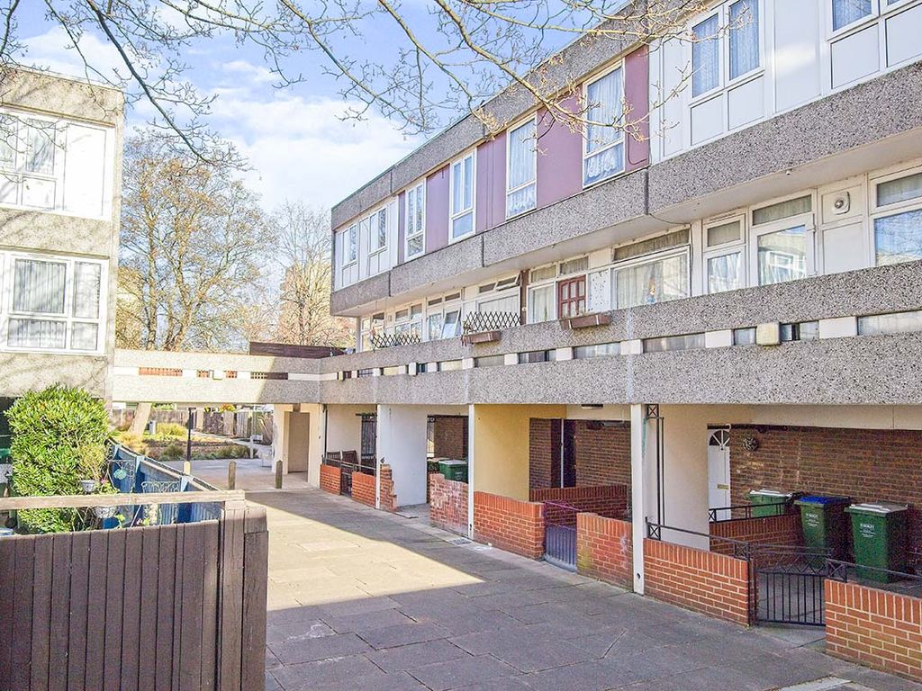 Detached house to rent in Mangold Way, Erith DA18 Zoopla