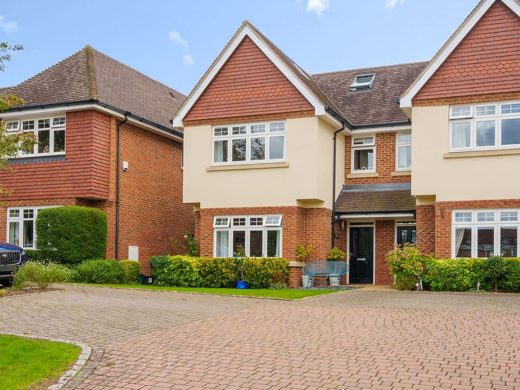 6 bed semidetached house for sale in Bunbury Way, Epsom KT17, £900,000