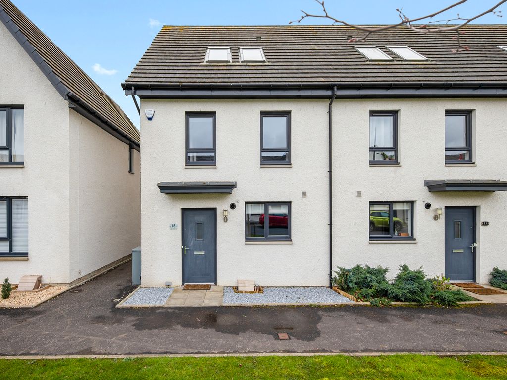 3 bed town house for sale in 15 Craw Yard Drive, South Gyle, Edinburgh