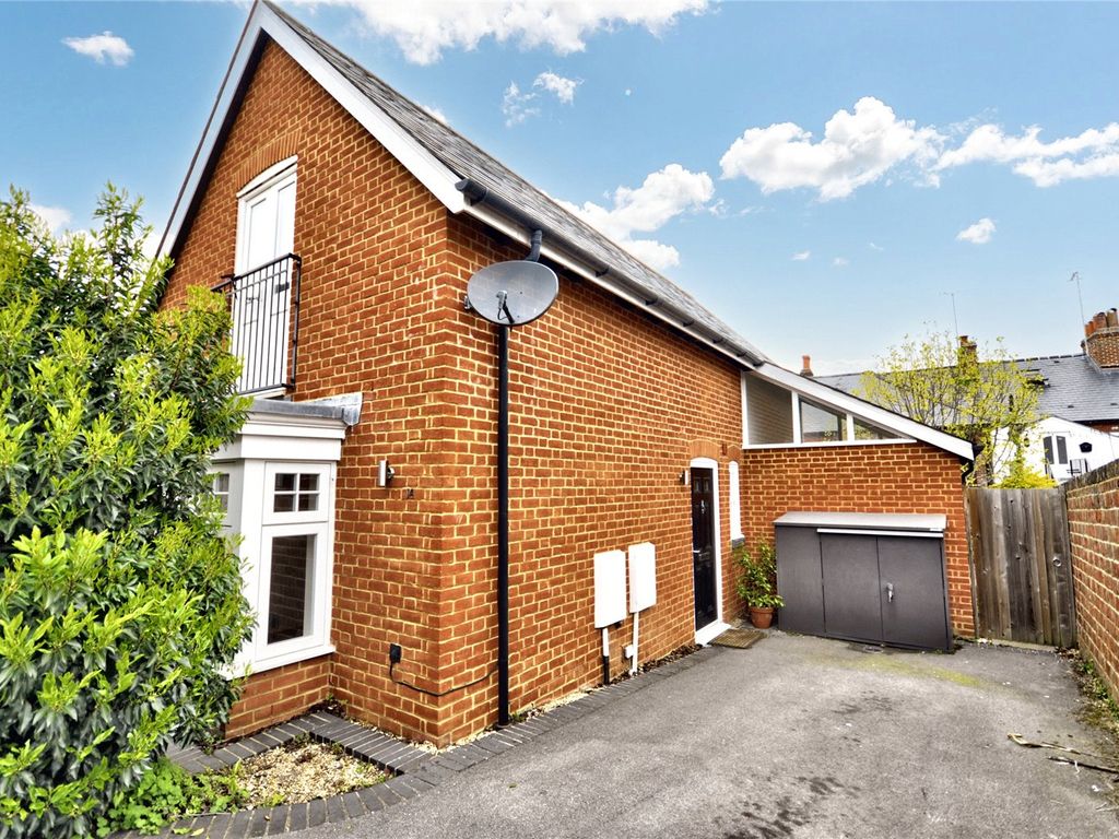 2 bed detached house to rent in Pound Lane, Godalming, Surrey GU7, £
