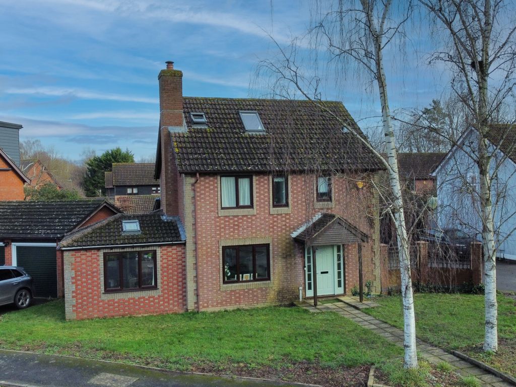 4 bed detached house for sale in Yew Tree Close, Bramley, Tadley