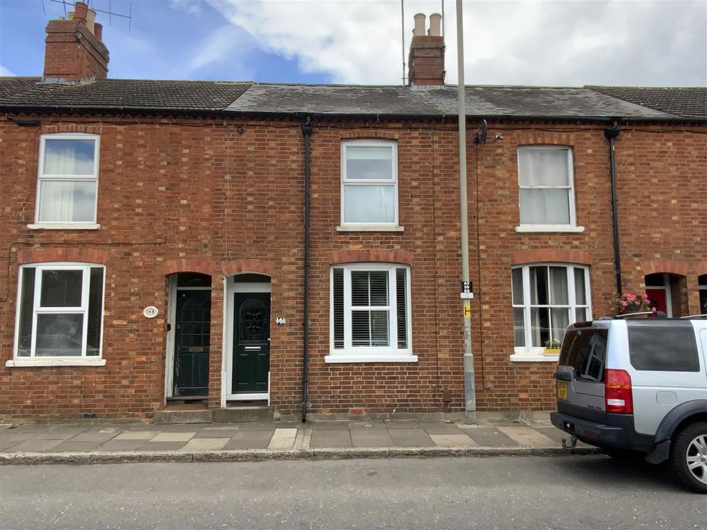 2 bed terraced house for sale in High Street, Stony Stratford, Milton