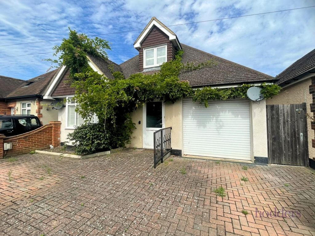 3 bed bungalow for sale in Mowbray Avenue, Byfleet, Surrey KT14, £