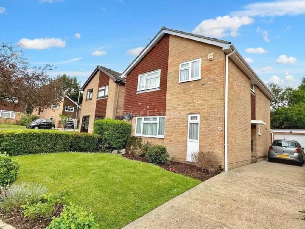 4 bed detached house for sale in Stonechat Road, Billericay CM11 Zoopla
