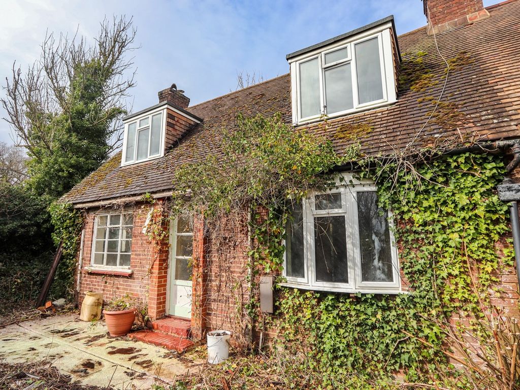 3 bed semidetached house for sale in Whatlington Road, Battle TN33