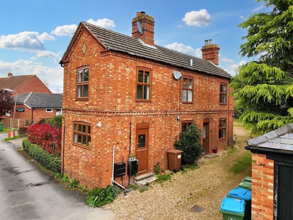 2 bed cottage for sale in Church End, Newton Longville, Milton Keynes