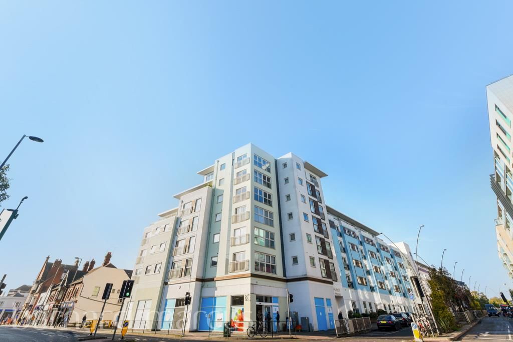 1 bed flat to rent in Station Approach, Epsom KT19, £1,500 pcm Zoopla