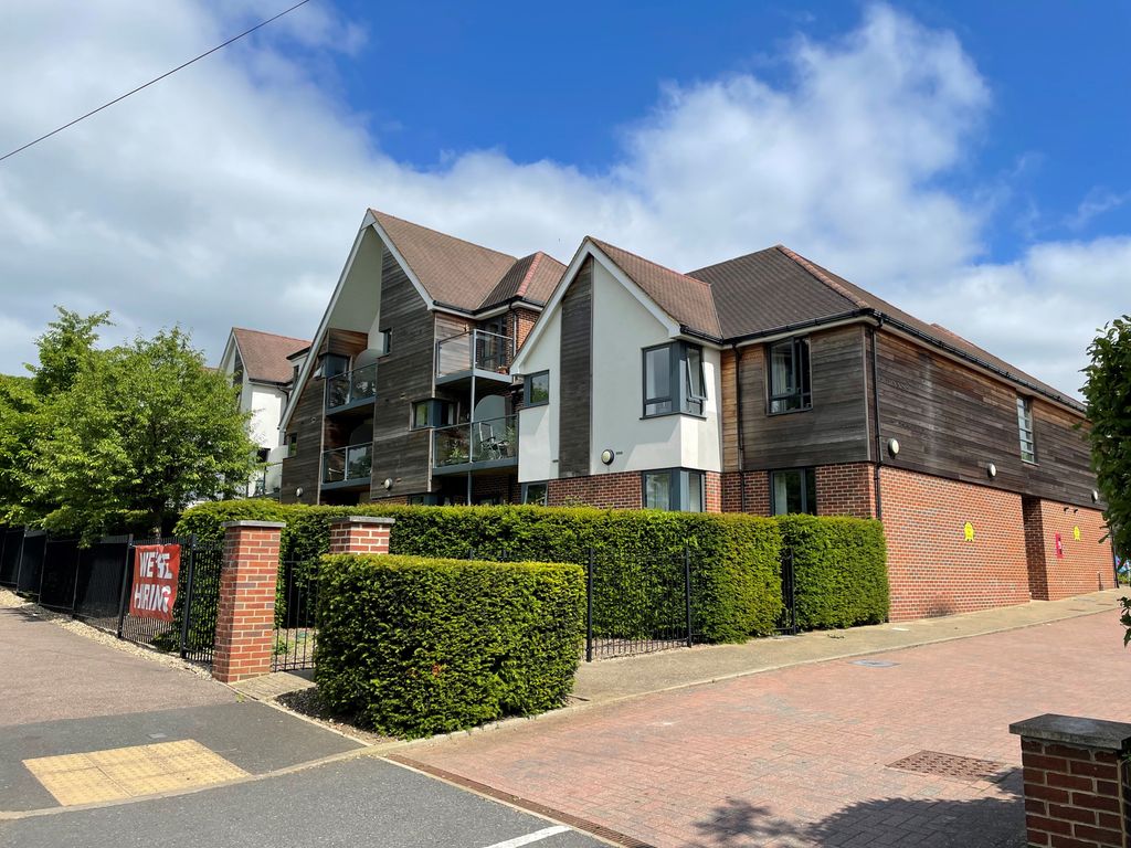 1 bed flat for sale in Darkes Lane, Potters Bar EN6 Zoopla
