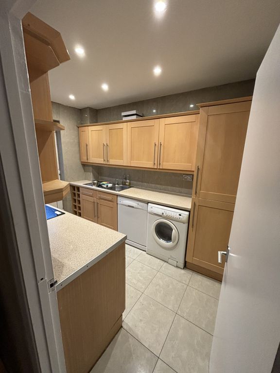 3 bed terraced house to rent in Spencer Road, Isleworth, Greater London