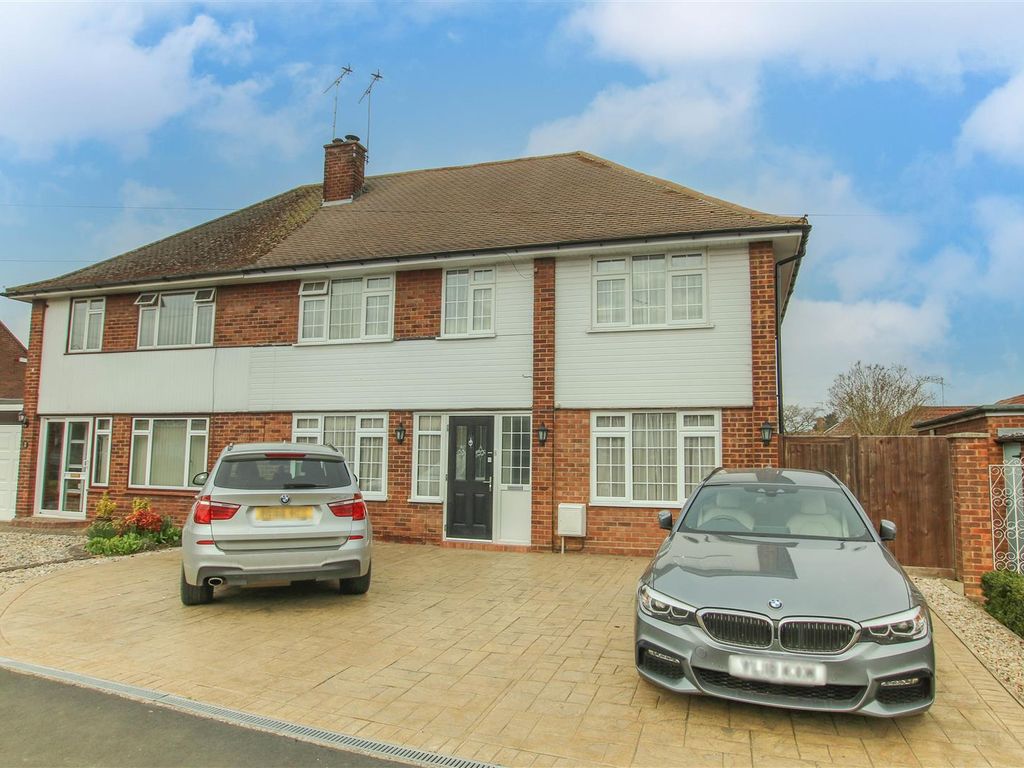 5 bed semidetached house for sale in Westmorland Avenue, Aylesbury