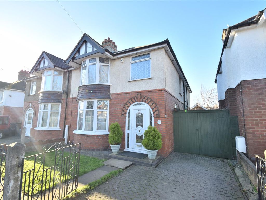 4 bed semidetached house for sale in Wellsprings Road, Longlevens