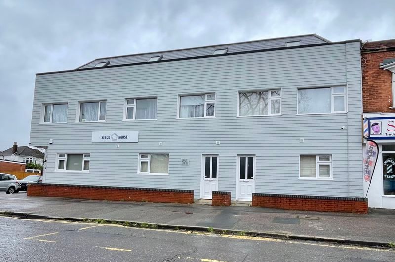 2 bed flat to rent in Wimborne Road, Winton, Bournemouth BH9, £1,300