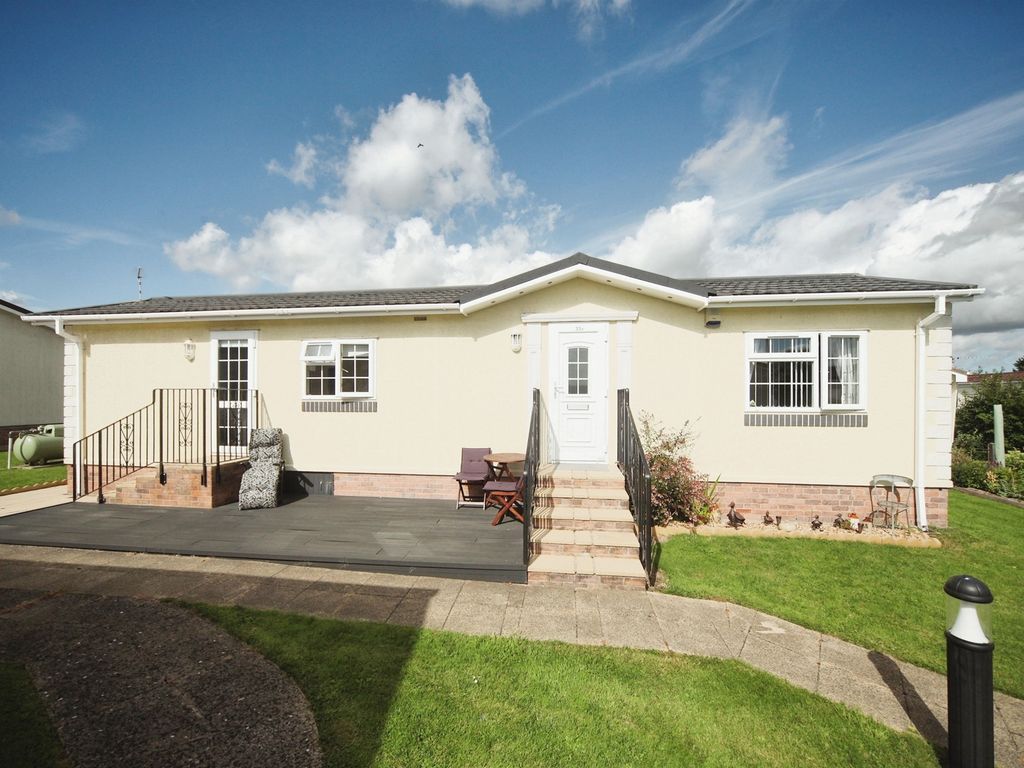 2 bed mobile/park home for sale in Ivy House Park, Henlade, Taunton TA3