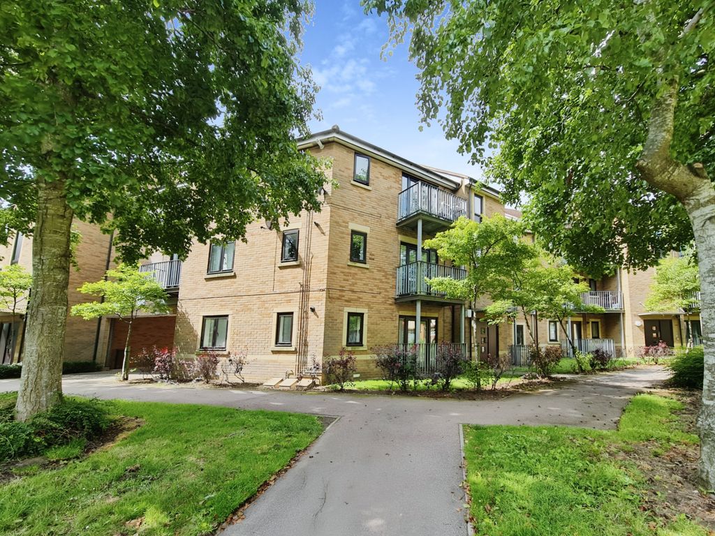 2 bed flat for sale in Stapeley Court, Westcroft, Milton Keynes MK4, £