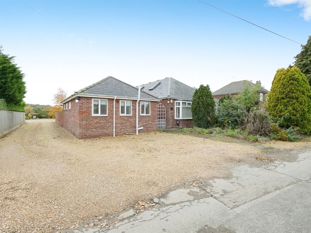 4 bed detached bungalow for sale in Barbers Drove South, Crowland, Peterborough PE6, £350,000