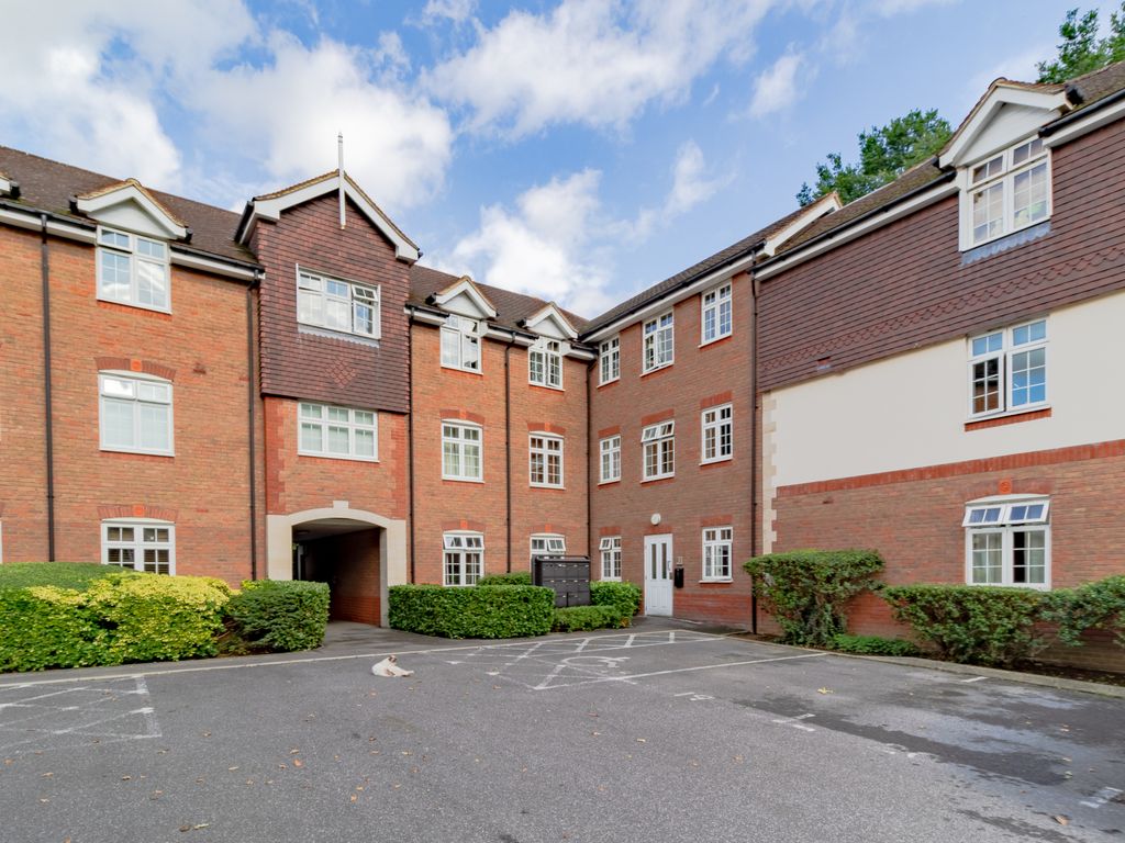 2 bed flat for sale in Brighton Road, Addlestone, Surrey KT15 Zoopla