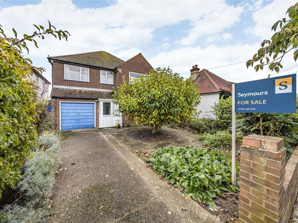 4 bed detached house for sale in Staines, Surrey TW18, £725,000 Zoopla