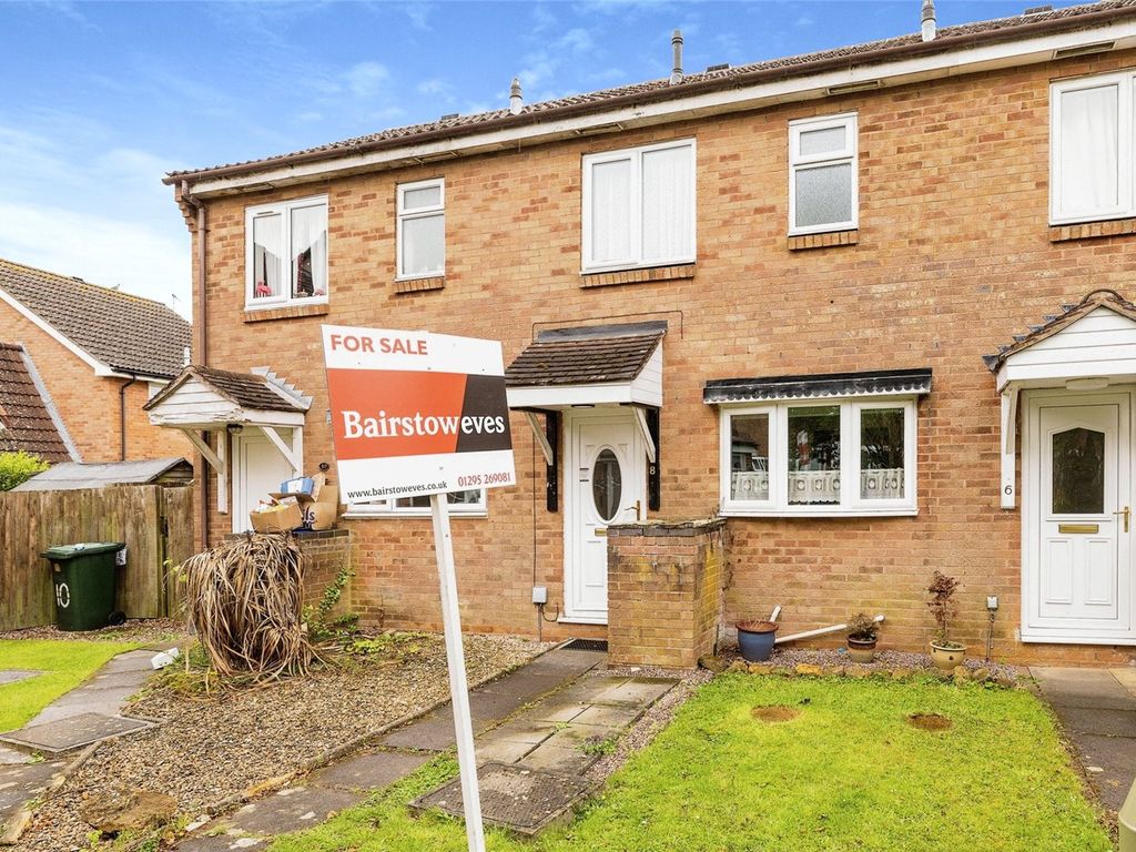 2 bed terraced house for sale in Winchelsea Close, Banbury, Oxfordshire
