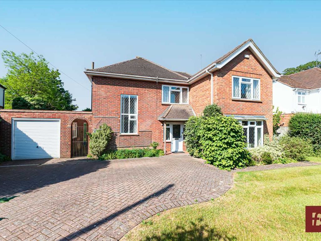 4 bed detached house for sale in Heath Hill Road South, Crowthorne RG45